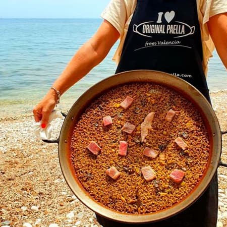 Hall of fame paella makers and paella pans