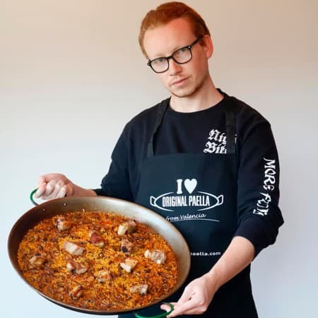 Hall of fame paella makers and paella pans