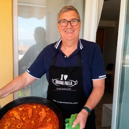 Hall of fame paella makers and paella pans