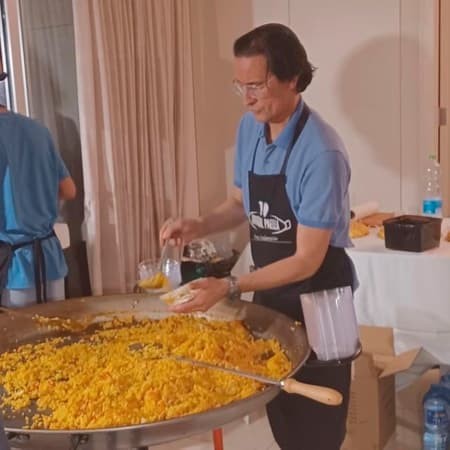 Hall of fame paella makers and paella pans