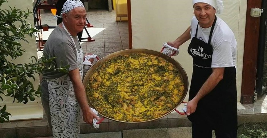 Hall of fame paella makers and paella pans