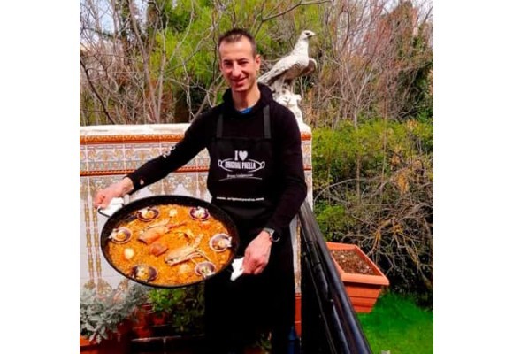 Hall of fame paella makers and paella pans