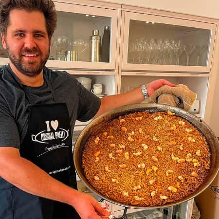 Hall of fame paella makers and paella pans