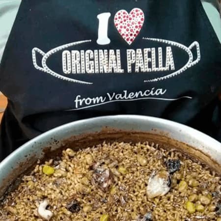 Hall of fame paella makers and paella pans