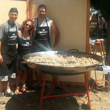 Hall of fame paella makers and paella pans
