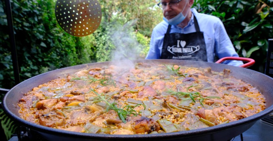 Hall of fame paella makers and paella pans