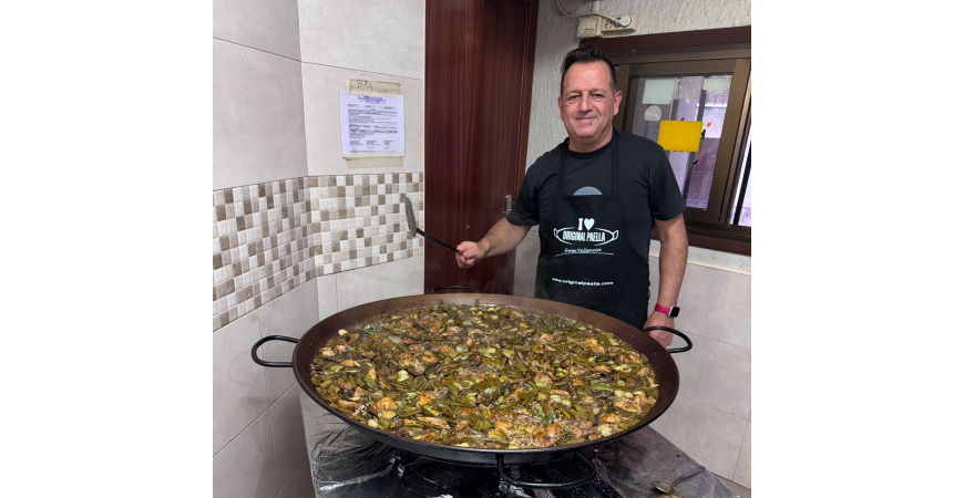 Hall of fame paella makers and paella pans